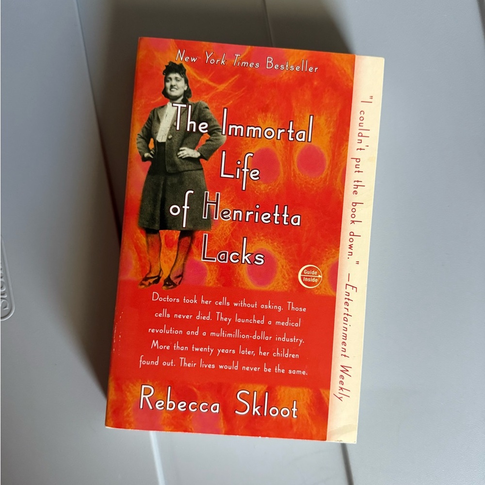The Immortal Life of Henrietta Lacks by Rebecca Skloot paperback book nonfiction